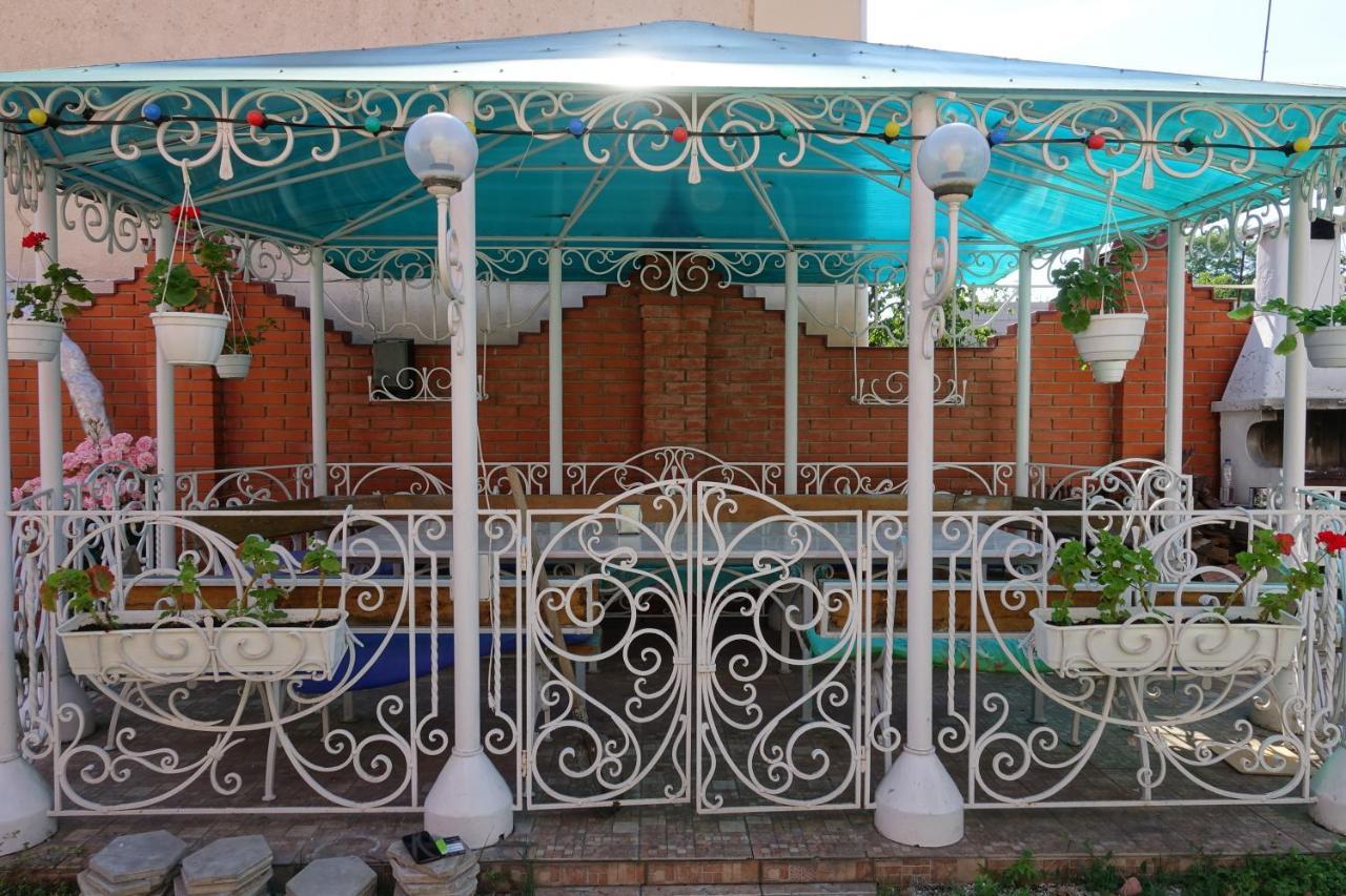 White House Apartments Odesa Exterior photo