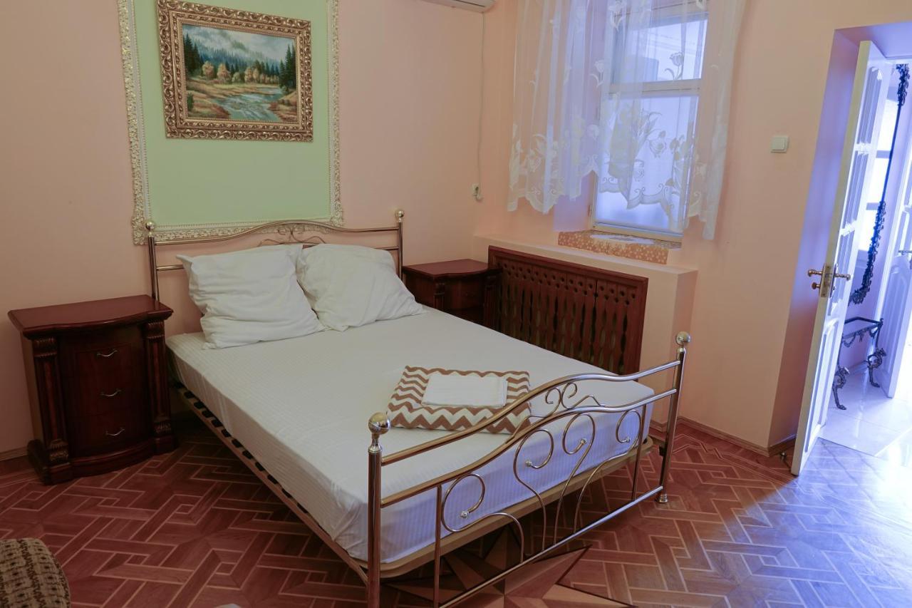 White House Apartments Odesa Exterior photo